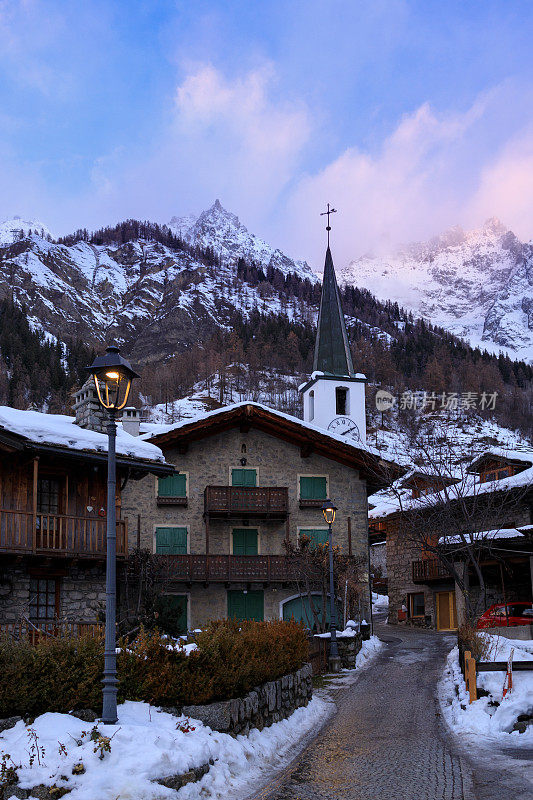 Entrèves mountain alps town at dawn